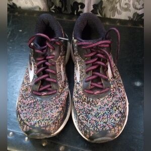 Women Brooks shoes size 8